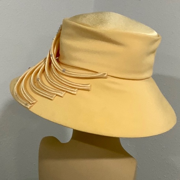 Elegant Yellow Church/Dressy Hat - Picture 5 of 6